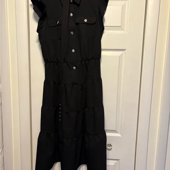 Elegant Black Sleeveless Dress - Picture 7 of 7